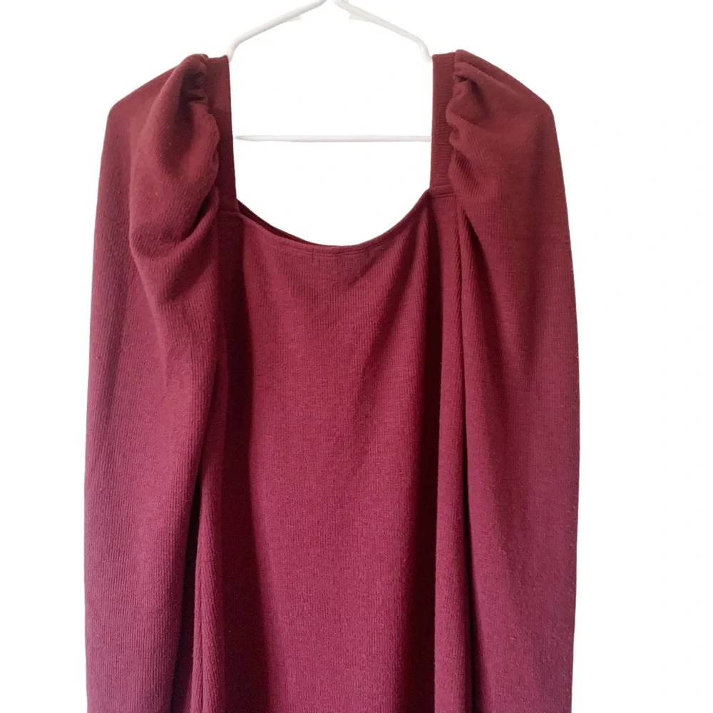 Socialite maroon puff